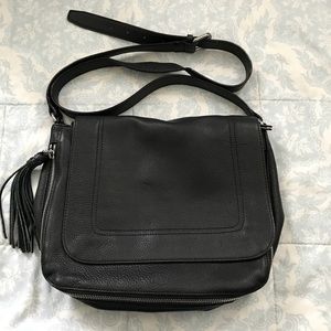 Perfect size black sanctuary messenger